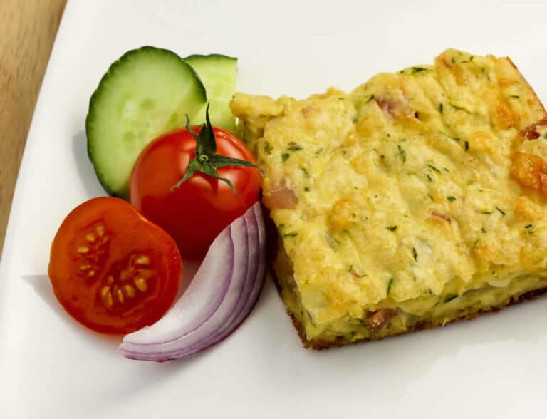 Gâteau aux courgettes et au jambon Un plat simple sain et délicieux