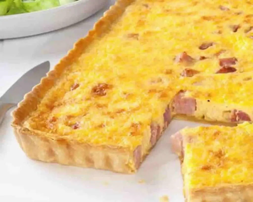 La recette de cette savoureuse tarte au jambon, aux carottes et au comté au Thermomix est à essayer absolument