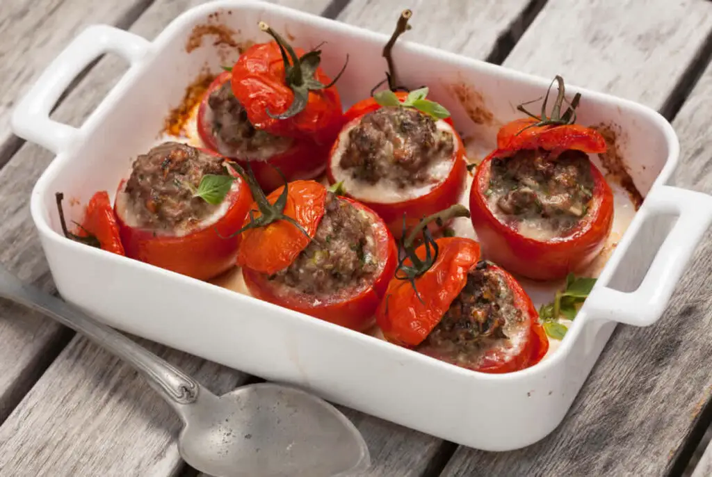 Tomates farcies au bœuf Haché : Une délicieuse évasion culinaire