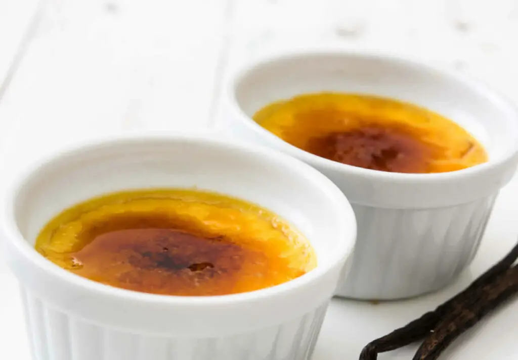 Crème Brûlée à la Vanille au Thermomix : Le Dessert Chic Simplifié pour un Résultat Digne d'un Chef !