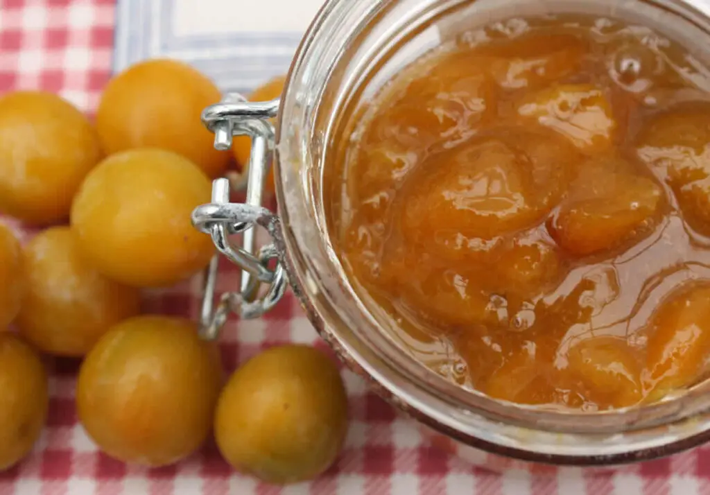 Recette de confiture de mirabelles à l'été radieux