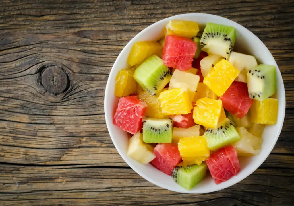 Salade de Fruits Arc-en-Ciel : L'Explosion de Saveurs qui Illuminera votre Été !