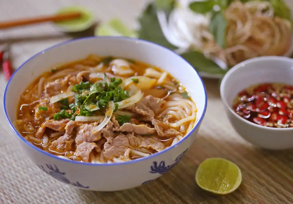 Bo Bun : Le Bowl Vietnamien qui Enchante vos Papilles en un Tourbillon de Saveurs !