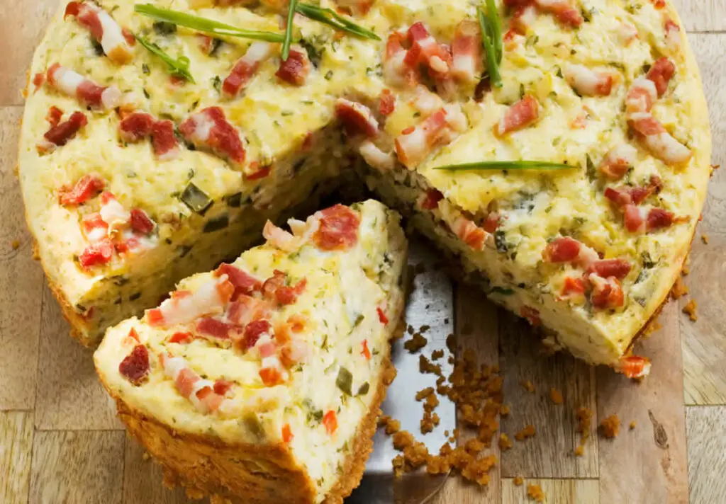 Gâteau poireaux, lardons et fromage au Thermomix : le plat qui fait rimer "délicieux" avec "facile" !