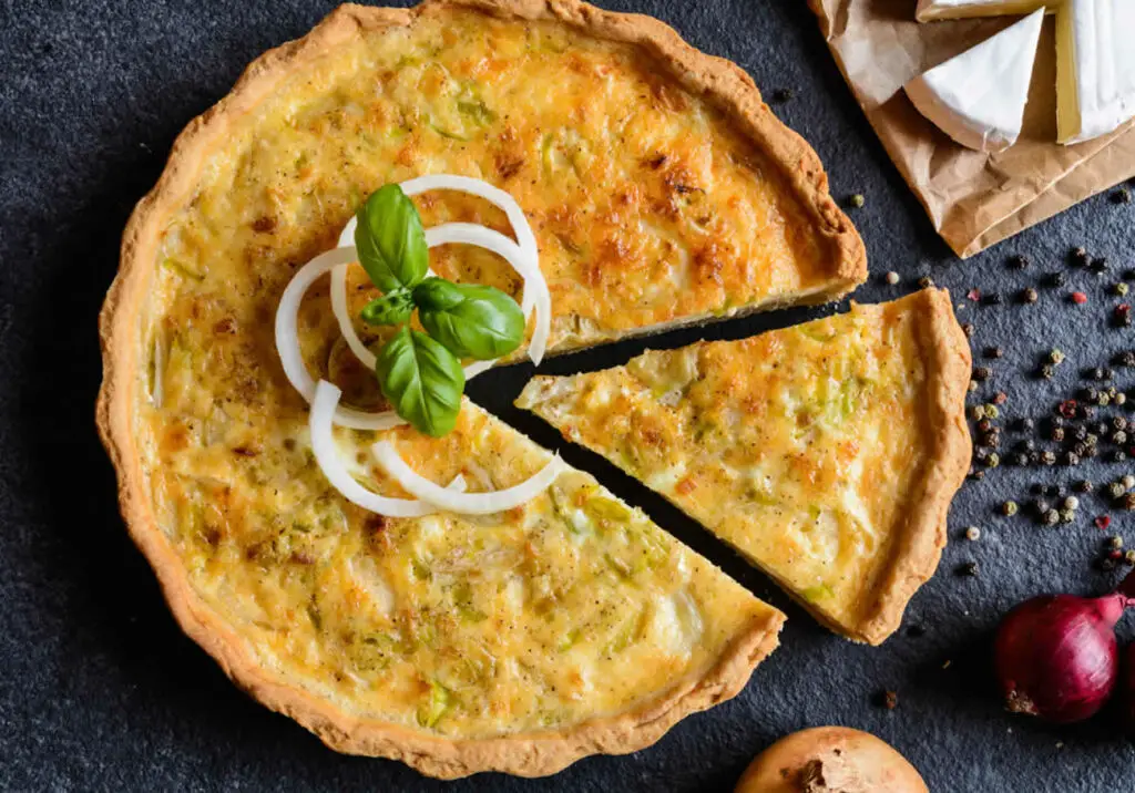 Quiche aux oignons, chèvre et miel au Thermomix : la recette gourmande pour un repas savoureux et équilibré