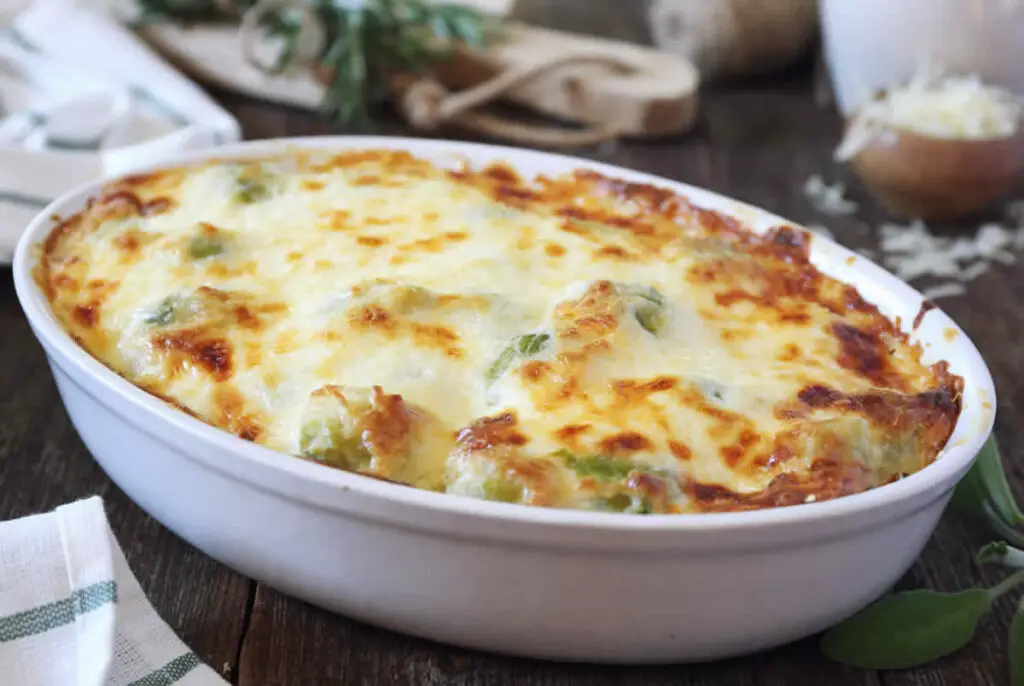 Gratin de Choux de Bruxelles au Comté au Thermomix : Un Délice Crémeux et Savoureux