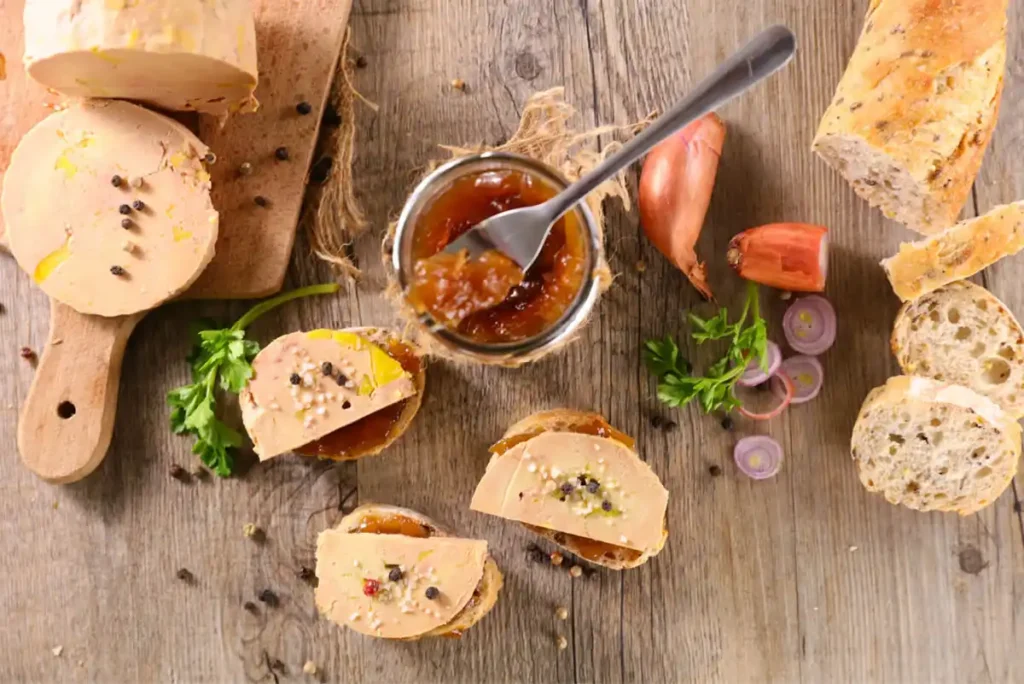 Toasts de Foie Gras au Confit d'Oignon